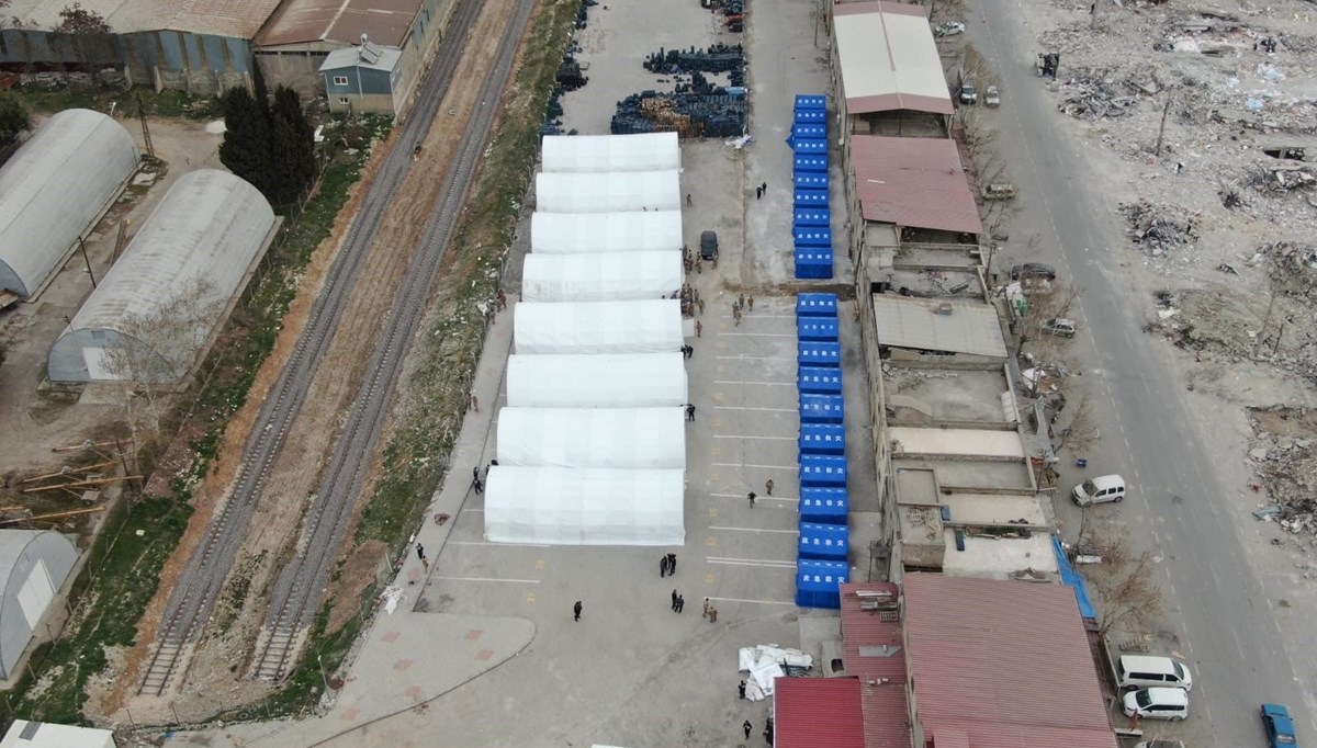 Jandarma'dan deprem bölgesine Çadır Toptancılar Hali Jandarma'dan deprem bölgesine Çadır Toptancılar Hali