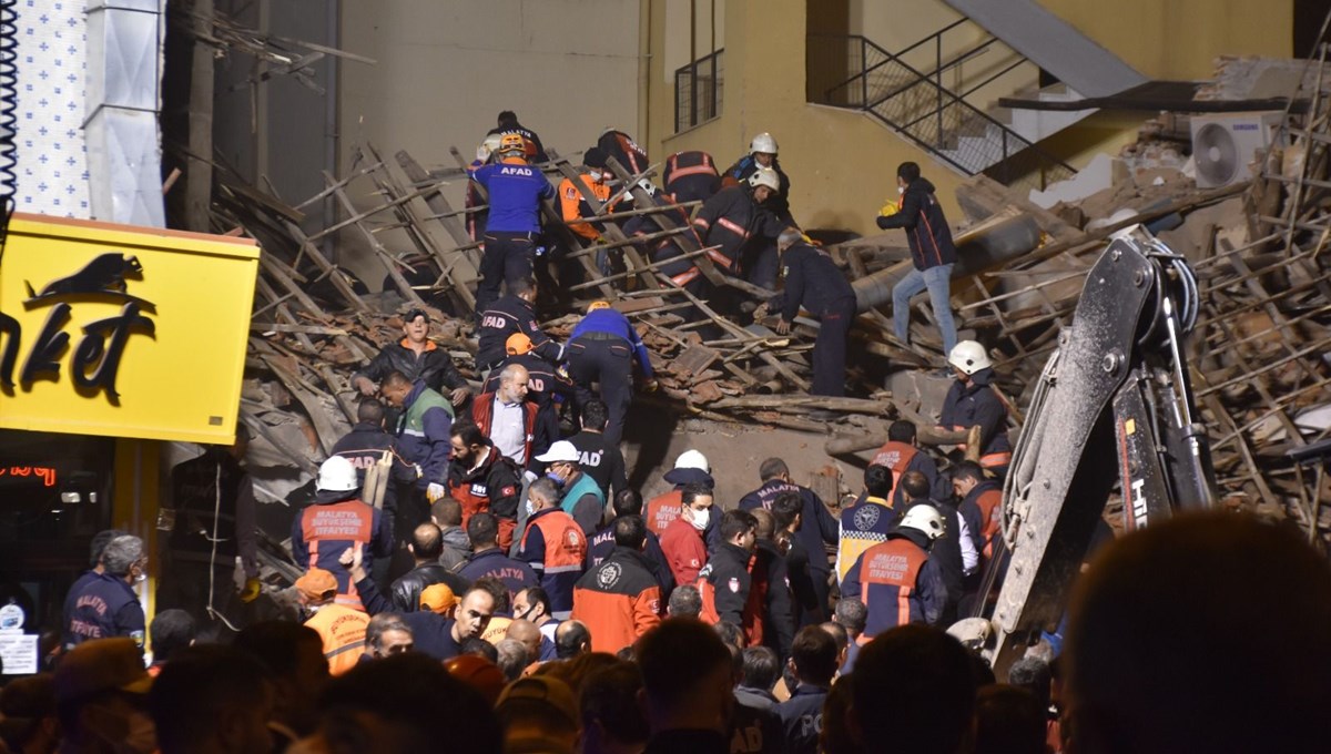 Çöken binada çalışan işçiler: Binanın çürük olduğunu söyledik