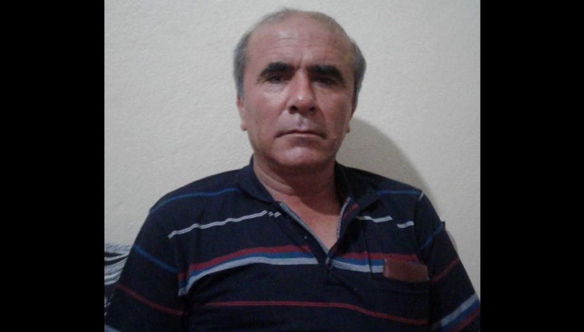 Odasında başından vurulmuş halde bulundu