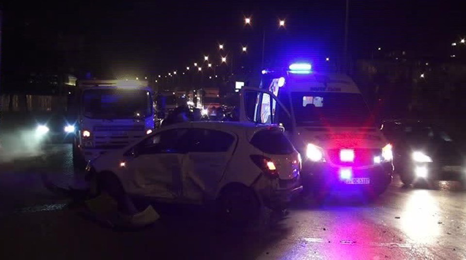 Kadıköy'deki kaza E-5'i kilitledi - 1