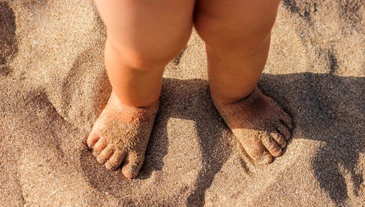 Altı aylık bebeği sahilde unuttular