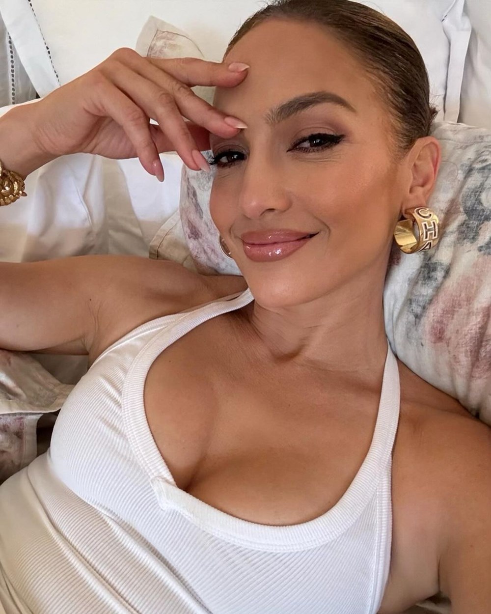 Jennifer Lopez 55 oldu: Mayo ile poz verdi - 3