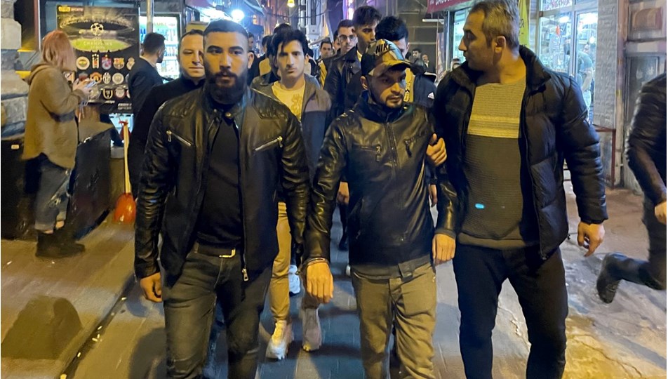 Beyoğlu İstiklal Caddesi'nde 120 düzensiz göçmen yakalandı