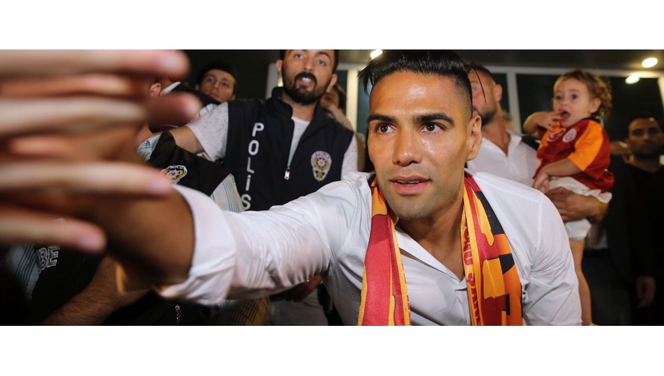 SON DAKİKA: Radamel Falcao İstanbul'da (Havalimanından ilk görüntüler)