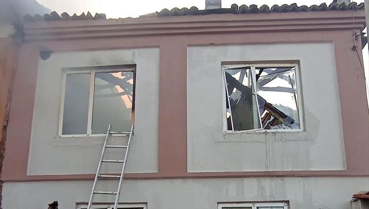 Manisa'da ev yangını: Bir kişi hayatını kaybetti