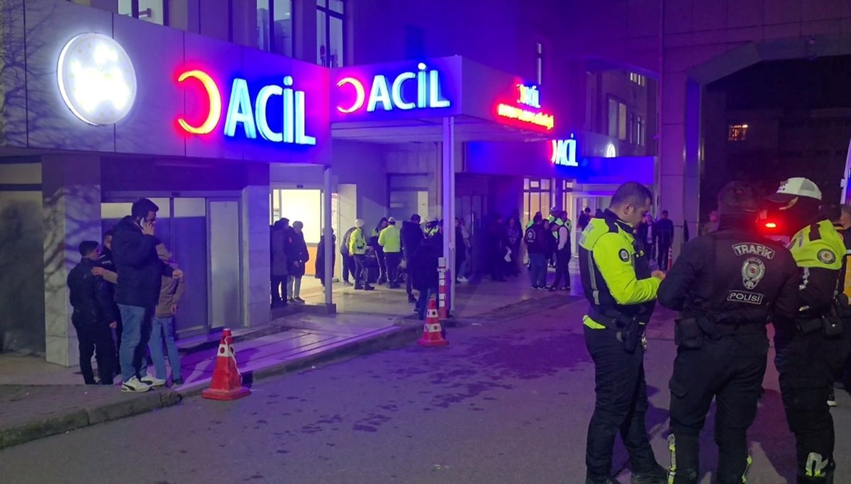 Üsküdar'da kazaya müdahale eden trafik polisi motosiklet çar ağır yaralandı Üsküdar'da kazaya müdahale eden trafik polisi motosiklet çar ağır yaralandı