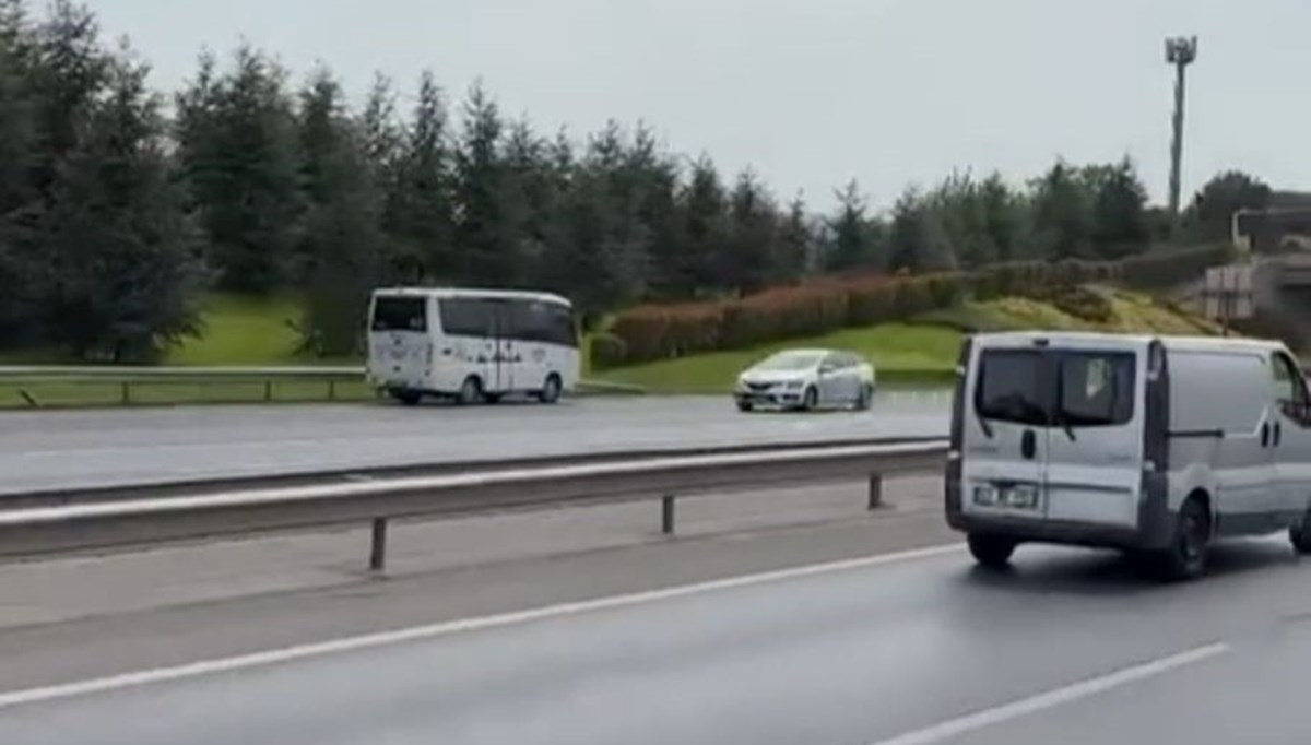 Otobanda kilometrelerce ters yönde ilerledi Otobanda kilometrelerce ters yönde ilerledi
