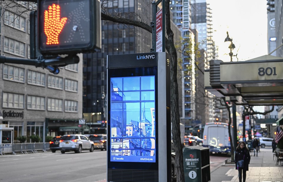 New York'ta reklam panolarında ilk kez bir Türk sanatçının eserleri sergilendi - 2