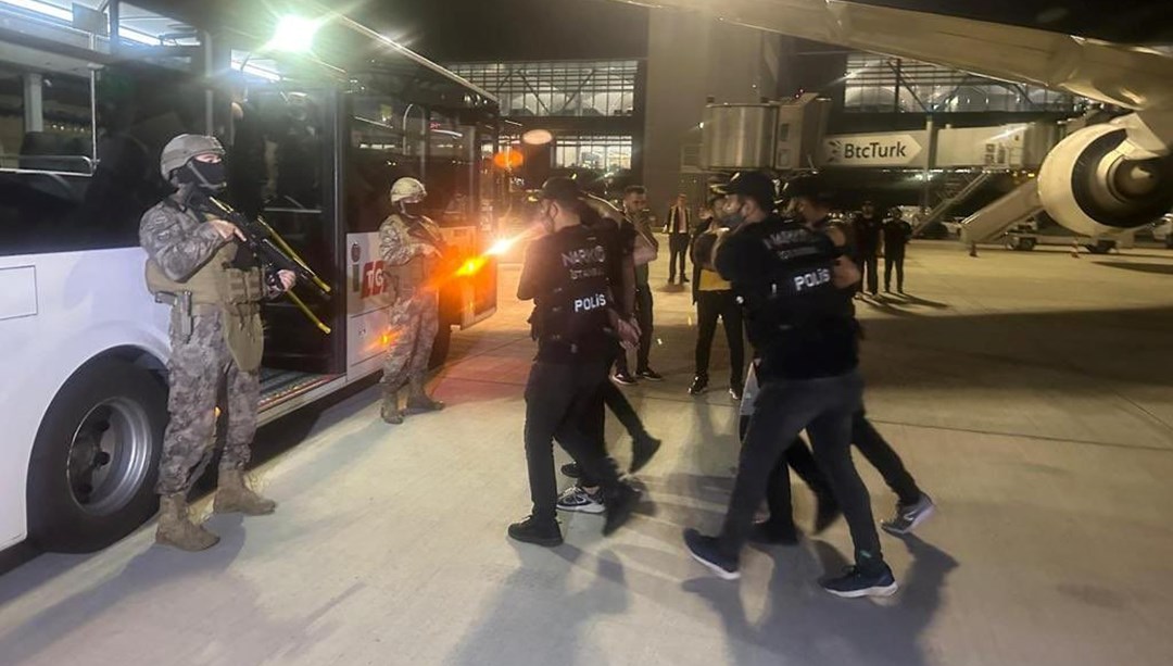 SON DAKİKA HABERİ: İstanbul'da kırmızı bültenle aranan 2 zanlı yakalandı