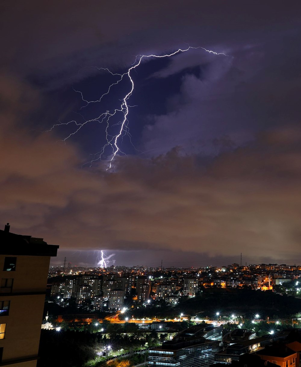 İstanbul'u sağanak vurdu: Ev ve iş yerlerini su bastı, sele kapılan 2 kişi hayatını kaybetti - 11