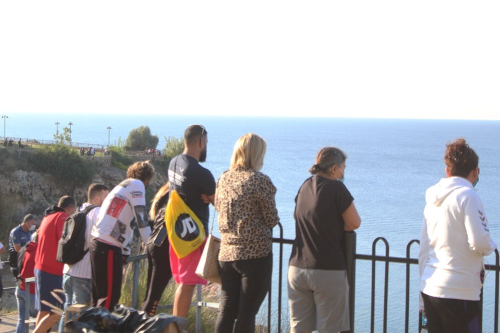 Falezlerde 300 kilogramlık kayanın altında feci ölüm - 6