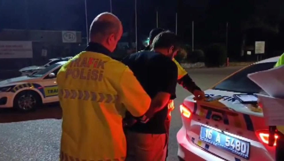 Polis çevirmesinde TC kimlik numarası oyunu: Parmak izi ele verdi