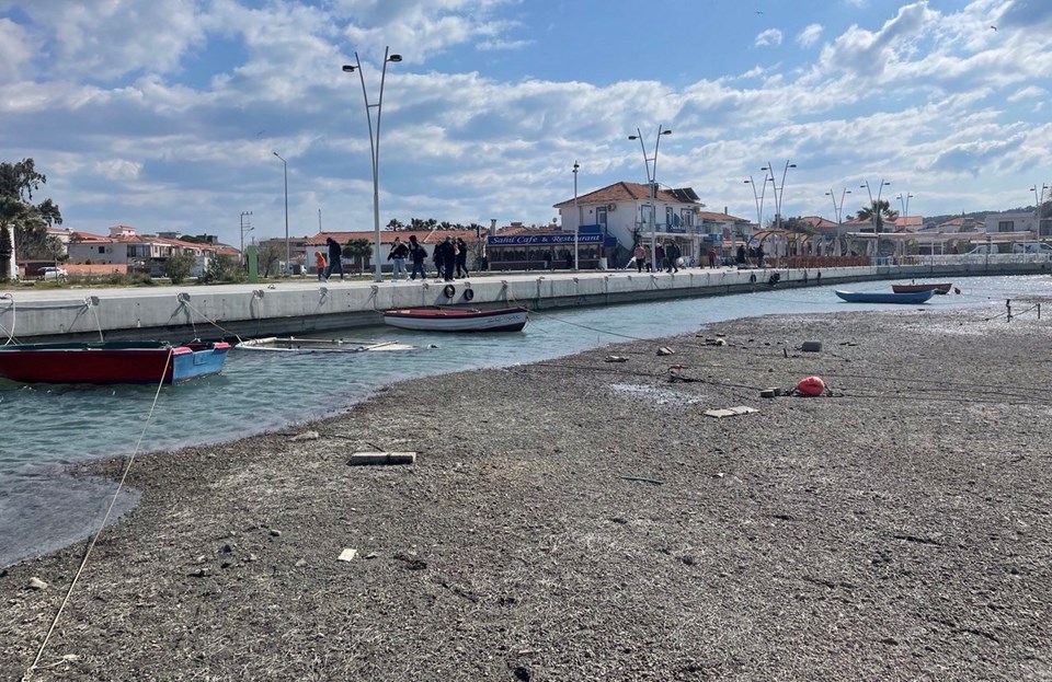 Balıkesir, İzmir ve Muğla'nın kıyı ilçelerinde deniz çekildi - 1