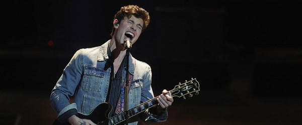 Shawn Mendes eşcinsel söylentilerine isyan etti