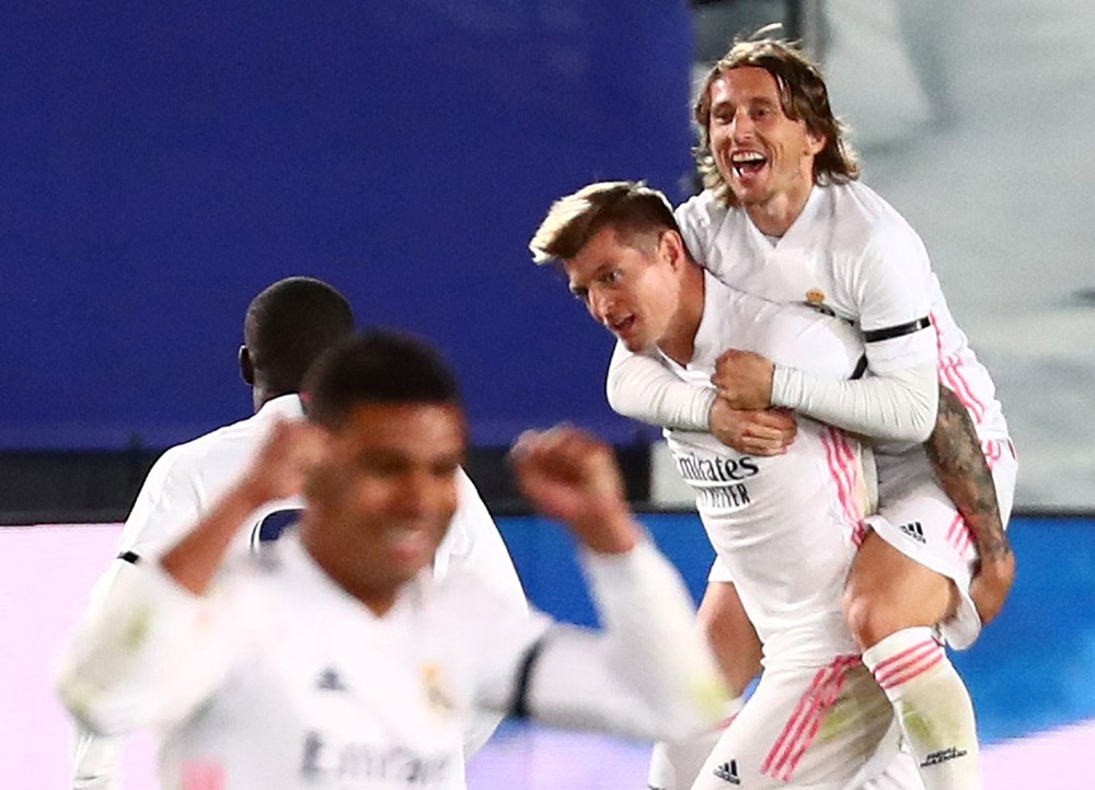 La Liga'da El Clasico'yu kazanan Real Madrid liderliğe yükseldi - 7