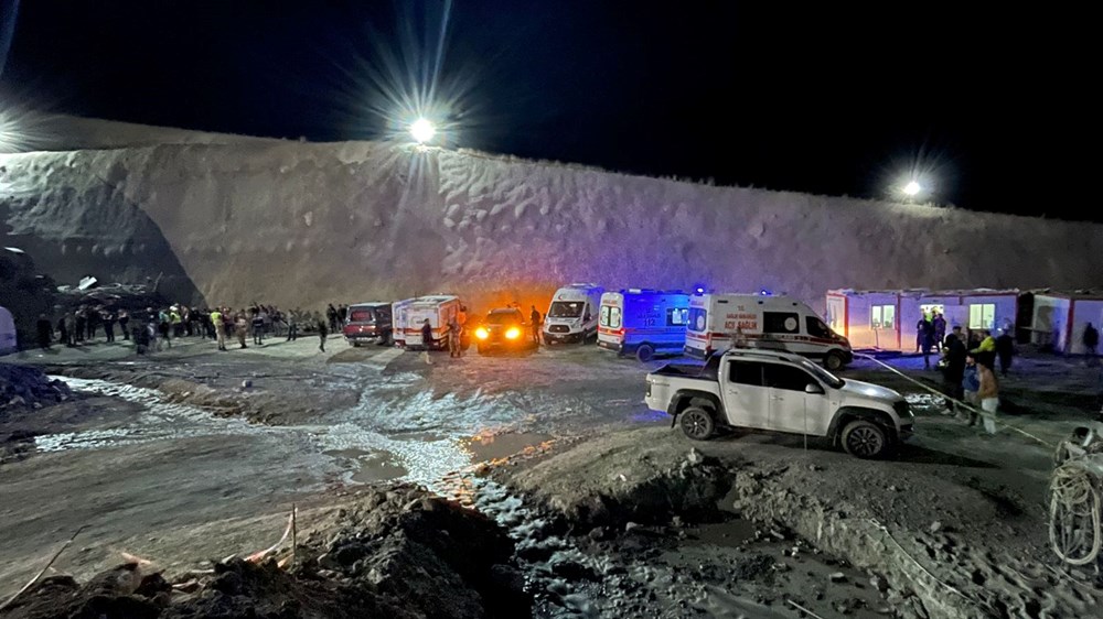 Van'da inşaatı süren tünelde göçük: 2 işçi hayatını kaybetti - 1