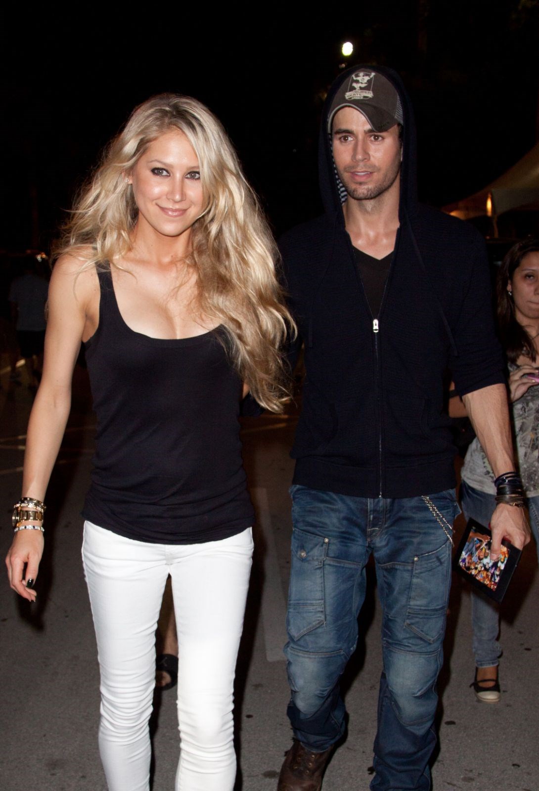 Enrique Iglesias Ve Anna Kournikova çiftinin üçüncü çocuğu Doğdu ...