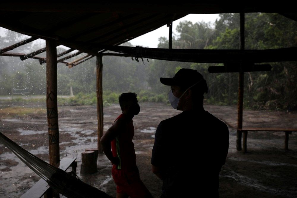 Amazon'da 6 saatlik aşı yolculuğu: Babasını sırtında taşıdı - 6