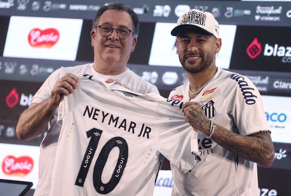 Yıldız futbolcu Neymar her şeyin başladığı yerde: "Prens geri döndü!" - 1