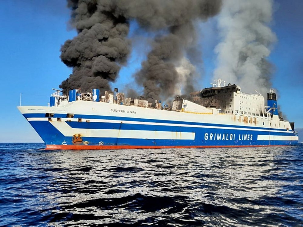 Yunanistan'da yolcu gemisinde yangın - 4