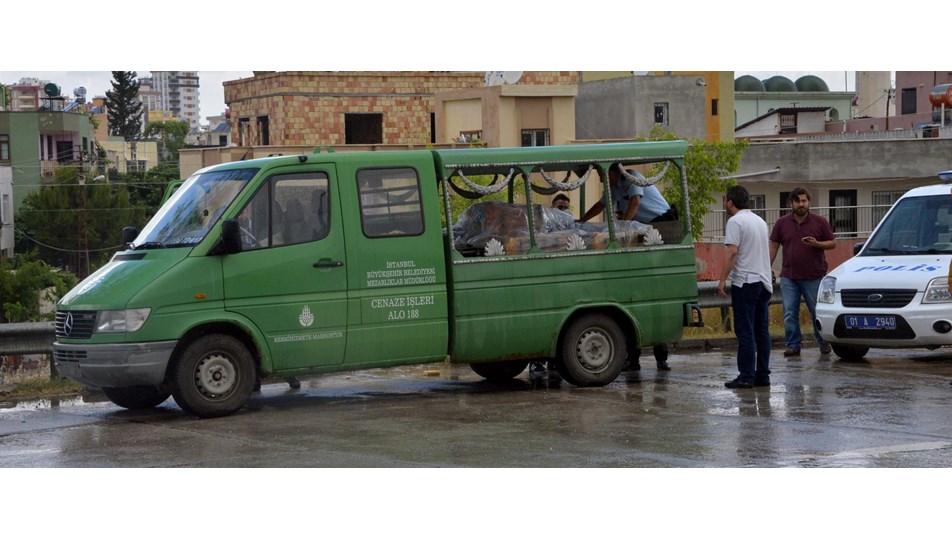 Adana Da Plakasiz Cenaze Araci Alarmi Ntv
