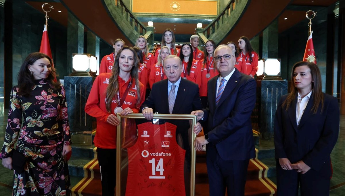 Erdoğan, A Milli Kadın Voleybol Takımı'nı kabul etti