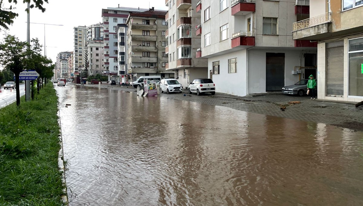 Rize'de şiddetli yağış nedeniyle 8 ev tedbir amacıyla boşaltıldı