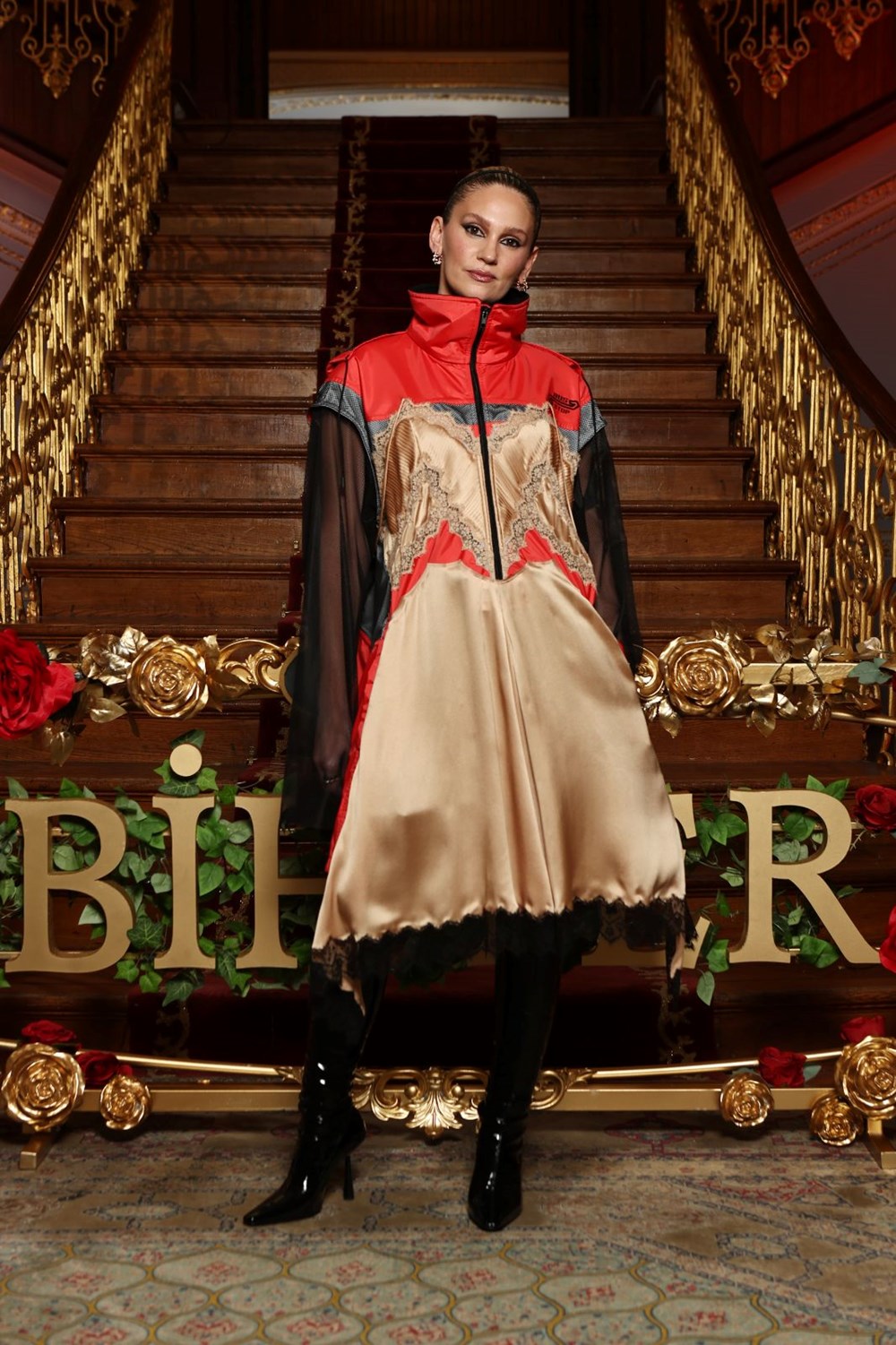 Farah Zeynep Abdullah'ın Bihter galasındaki elbisesi sosyal medyanın gündeminde - 6