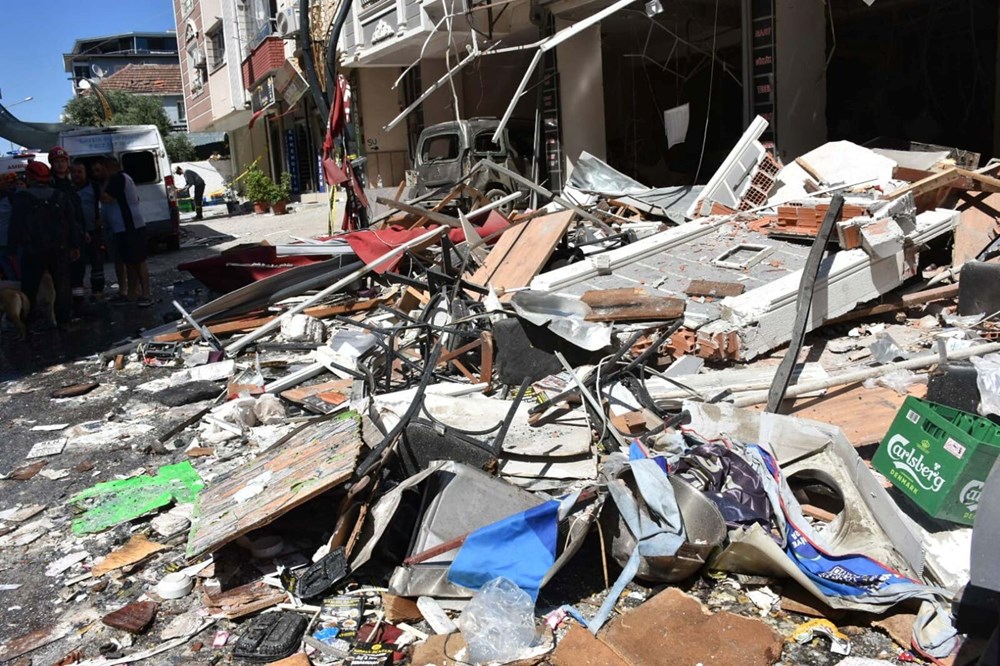 SON DAKİKA HABERİ | İzmir Torbalı’da bir binada patlama: 5
ölü, 63 yaralı - 7