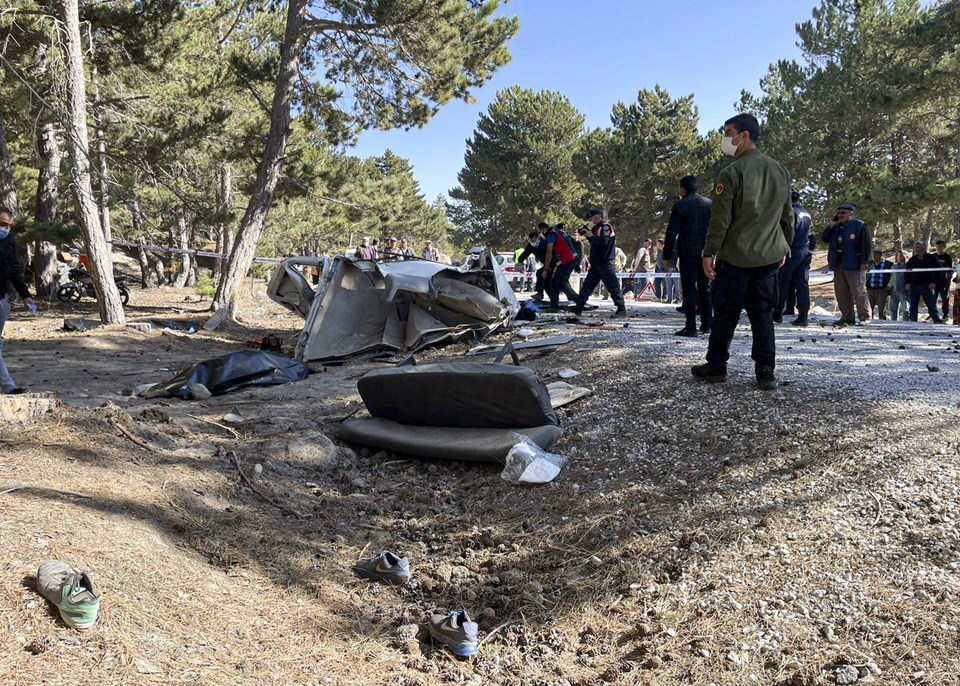 Afyonkarahisar'da servis minibüsü devrildi: 5 ölü - 2