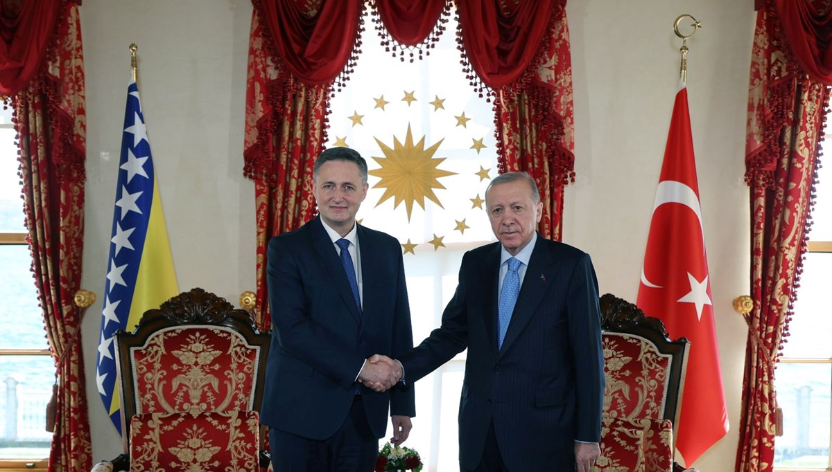 Cumhurbaşkanı Erdoğan Bosna Hersek'li yetkili Becirovic'le bir araya geldi Cumhurbaşkanı Erdoğan Bosna Hersek'li yetkili Becirovic'le bir araya geldi