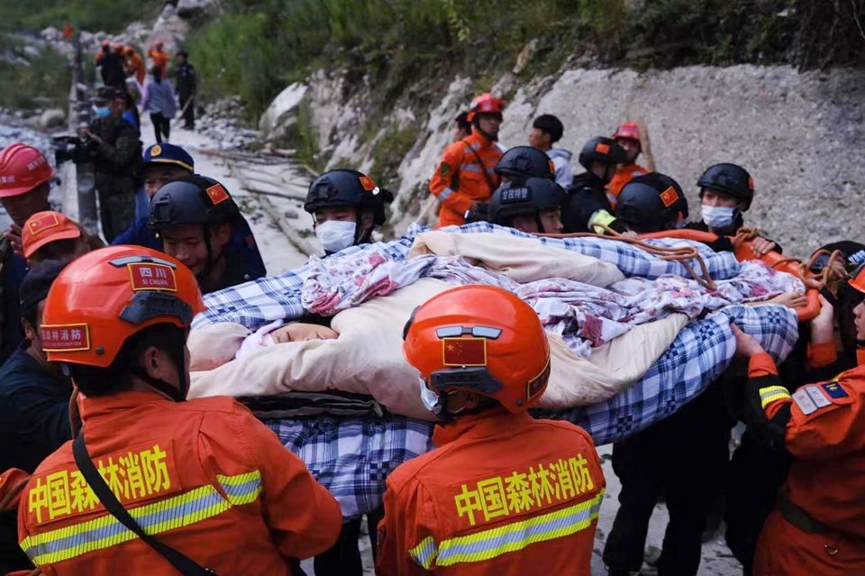 Çin'in Siçuan eyaletindeki depremde ölenlerin sayısı 74'e çıktı - 1