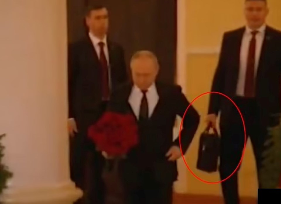 Putin Jirinovski'nin cenazesine katıldı (Putin nükleer çantayla geldi) - 1