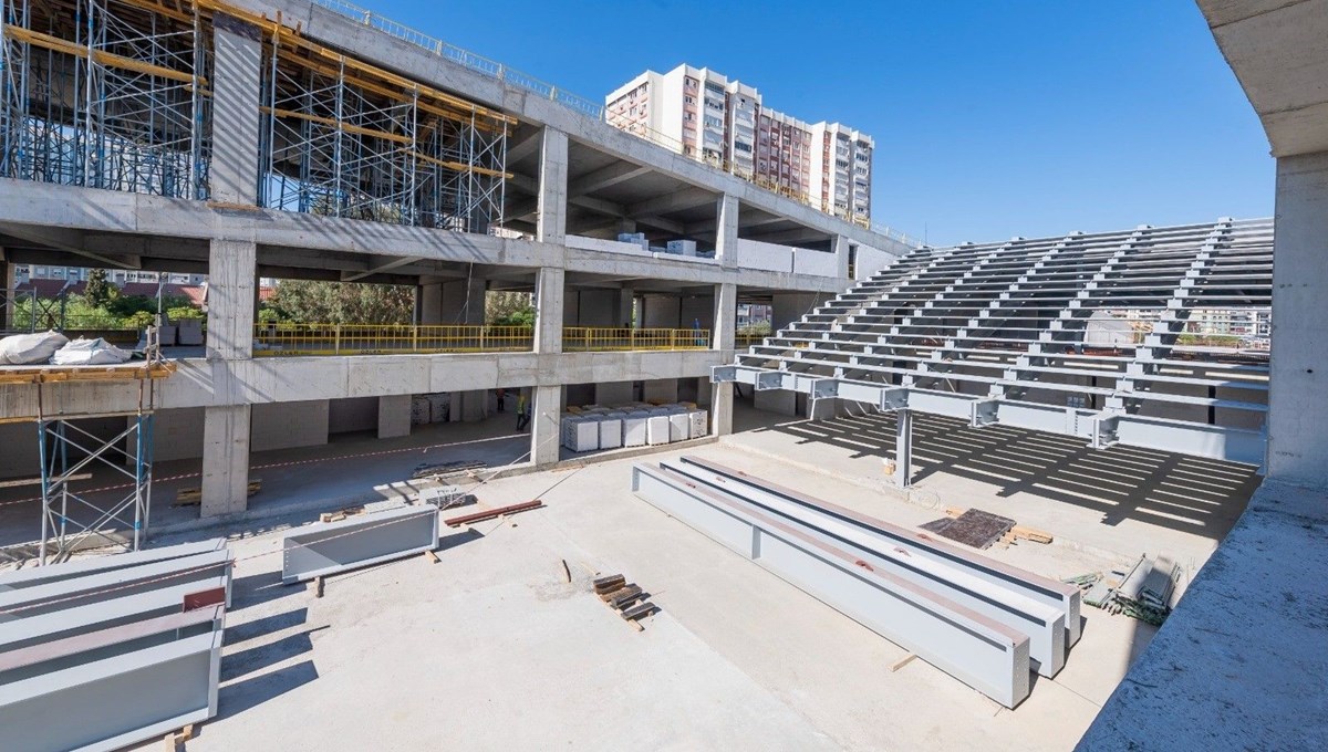 İzmir Opera Binası'nın yarısı tamamlandı