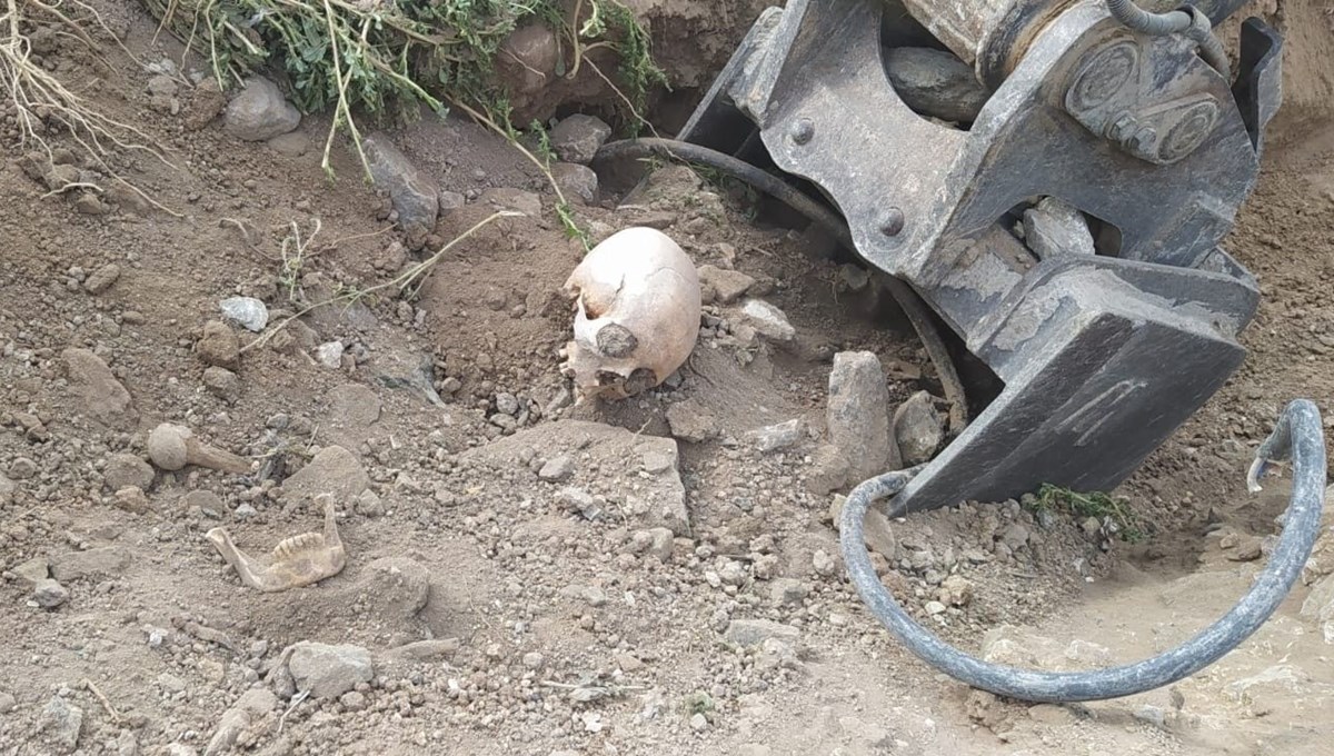 Yol çalışması sırasında insan kemikleri bulundu