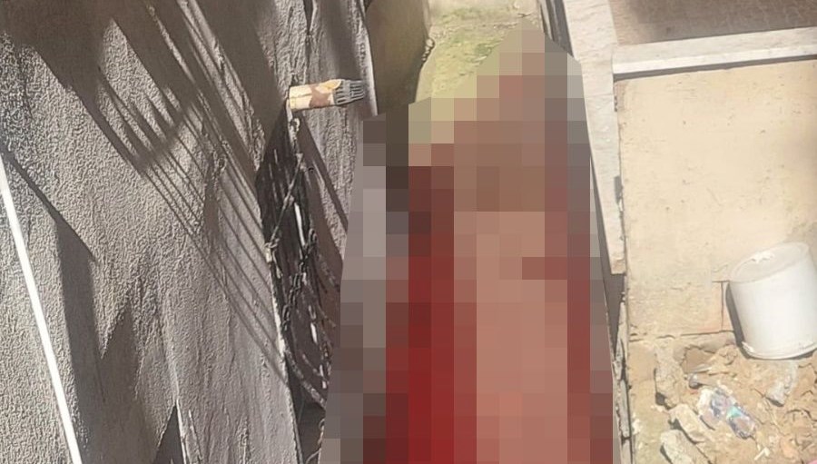 Kaçak kurban kesimi sonucu evi kan bastı