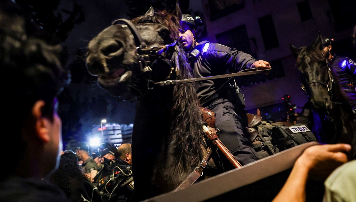 İsrailliler yine sokakta: Atlı birliklerle müdahale İsrailliler yine sokakta: Atlı birliklerle müdahale