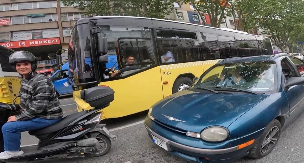 İstanbul'da ilginç kaza: Motosikletine çarpan kişi annesi çıktı - 5