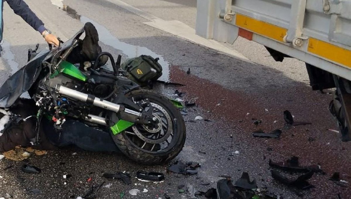 Kamyona çarpan motosikletli öldü