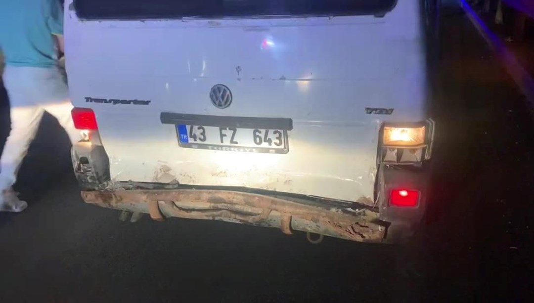 Kütahya’da minibüs ile otomobil çarpıştı: 1 yaralı
