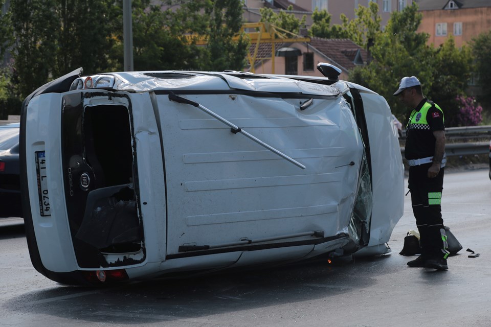 Çekmeköy'de trafik kazası: 2 yaralı - 1