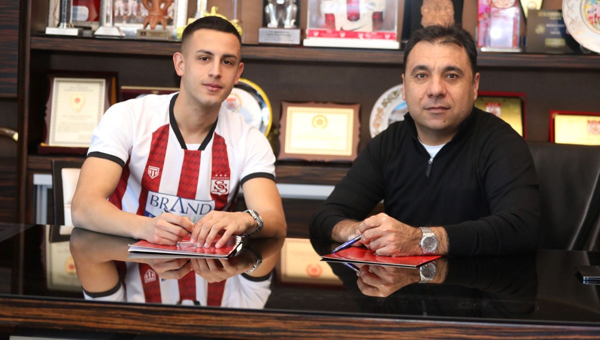 Bartuğ Elmaz Sivasspor'da (Ara transfer dönemi resmileşen transferler)