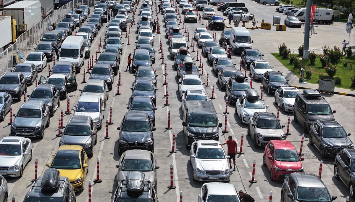 Yıllık izinler bitti, dönüş yoluna geçtiler: Kapıkule adım adım