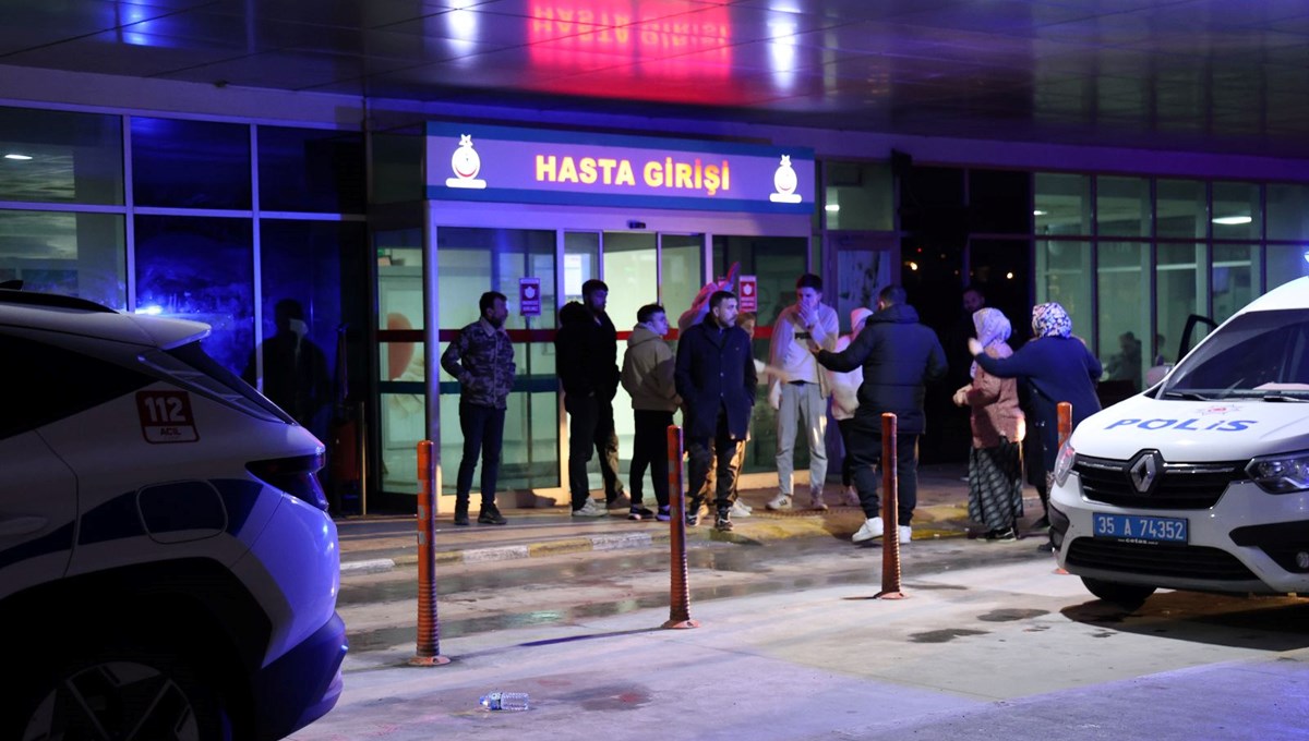 İzmir'de parkta bıçaklı kavga: 7 kişi yaralandı İzmir'de parkta bıçaklı kavga: 7 kişi yaralandı