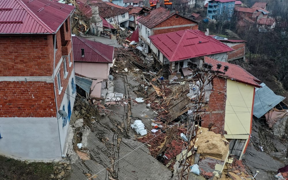 Tokat’ta heyelan köyü ortadan ikiye böldü: Köyün taşınıp taşınmayacağına inceleme sonrası karar verilecek - 3