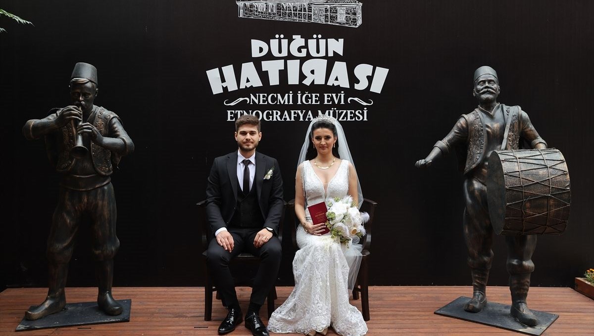 Edirne'de Rumeli ve Balkan düğünlerinin anlatıldığı Etnografya Müzesi'nde ilk nikah kıyıldı