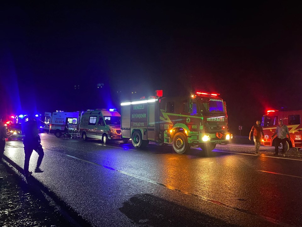 SON DAKİKA HABERİ: Denizli'de yolcu otobüsü devrildi: 28 yaralı - 2