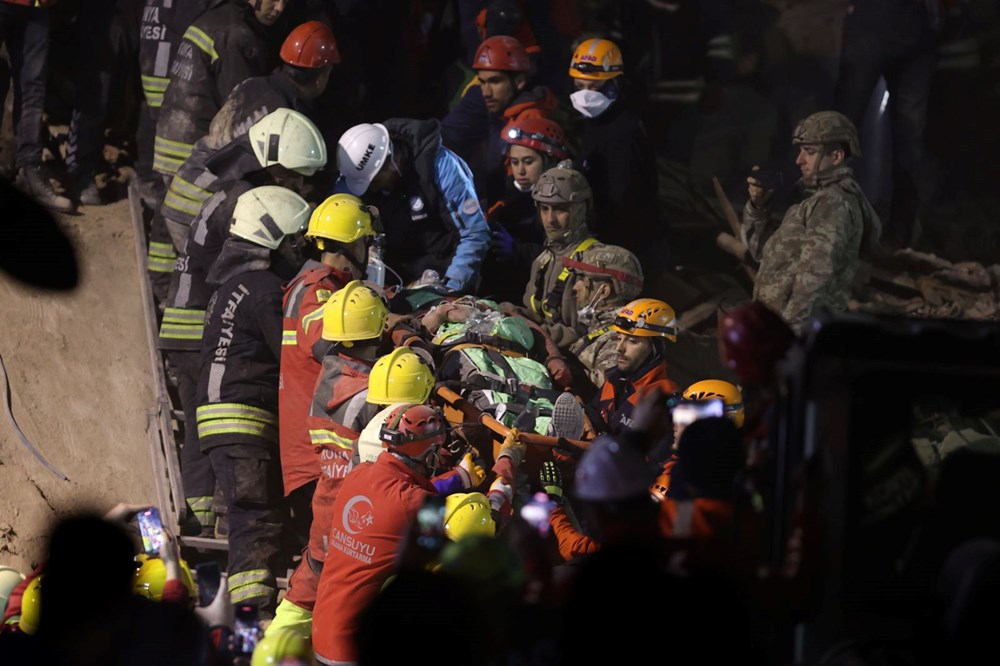 Konya'da 4 katlı bina çöktü: Üç kişi sağ kurtarıldı, iki kişi daha enkazda - 12