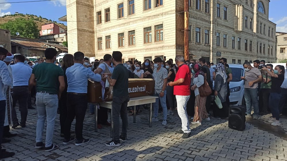 Hüzünlü veda: Pınar Gültekin son yolculuğuna uğurlandı - 12