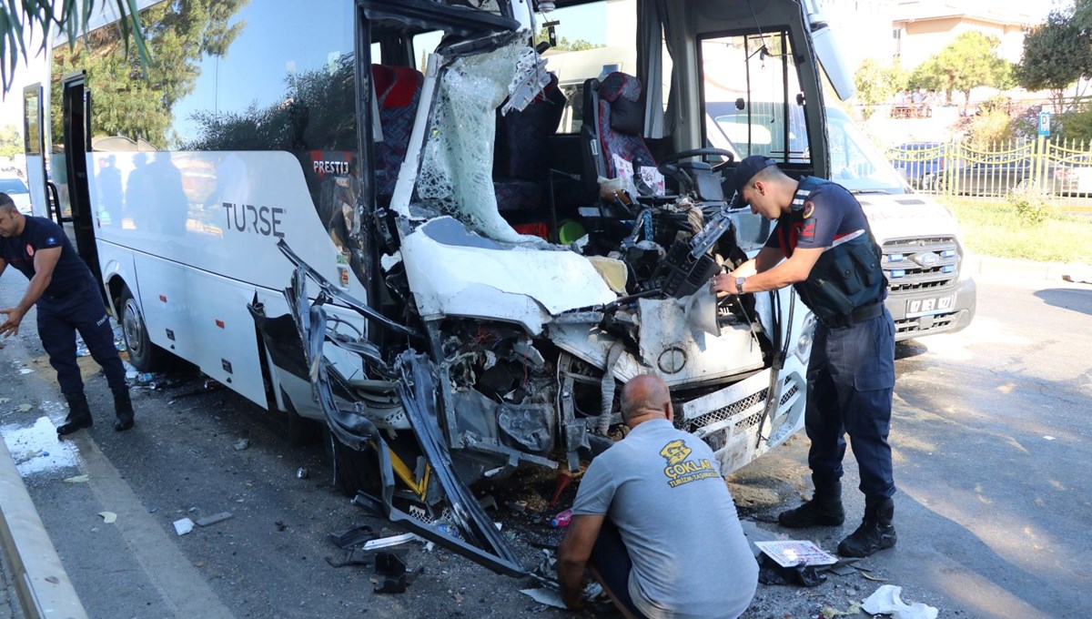 Alanya'da feci kaza: 15 yaralı